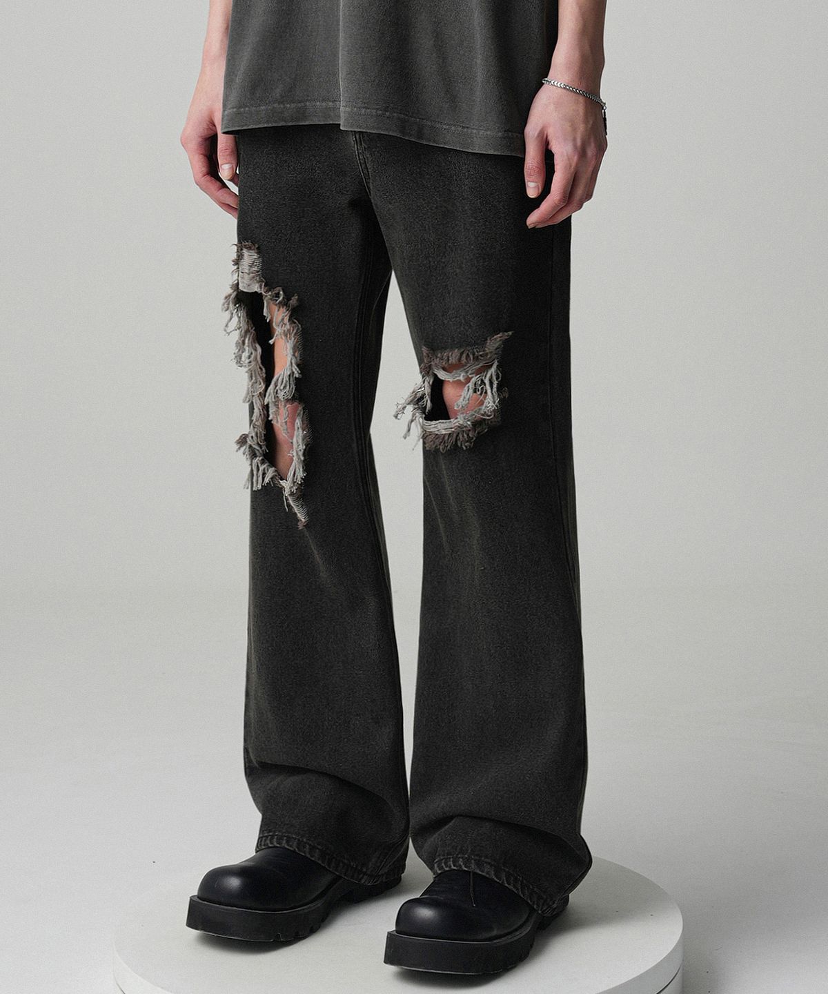 어반드레스(AVANDRESS) Minimal Bootscut Destroyed Denim Pants BLACK