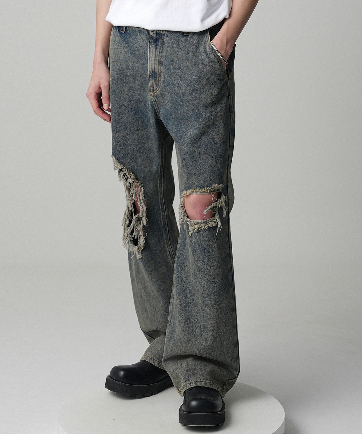 어반드레스(AVANDRESS) Minimal Bootscut Destroyed Denim Pants CAMEL BLUE