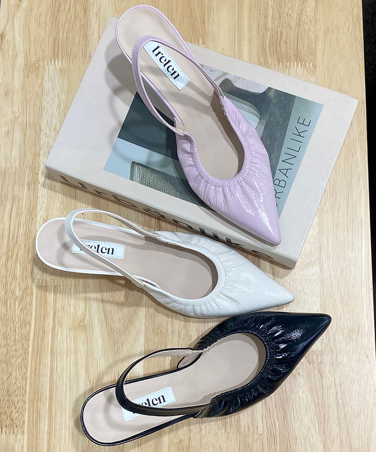 트레텐(TRETEN) Pointed Toe Pleats Slingbacks