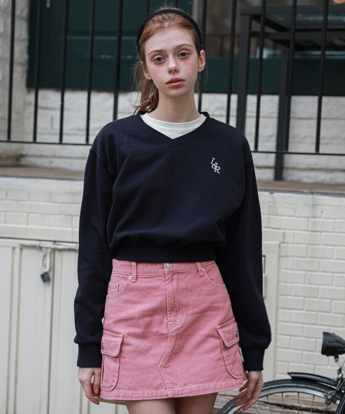 로시로우(LOSSYROW) L&R Logo V neck sweatshirt Navy