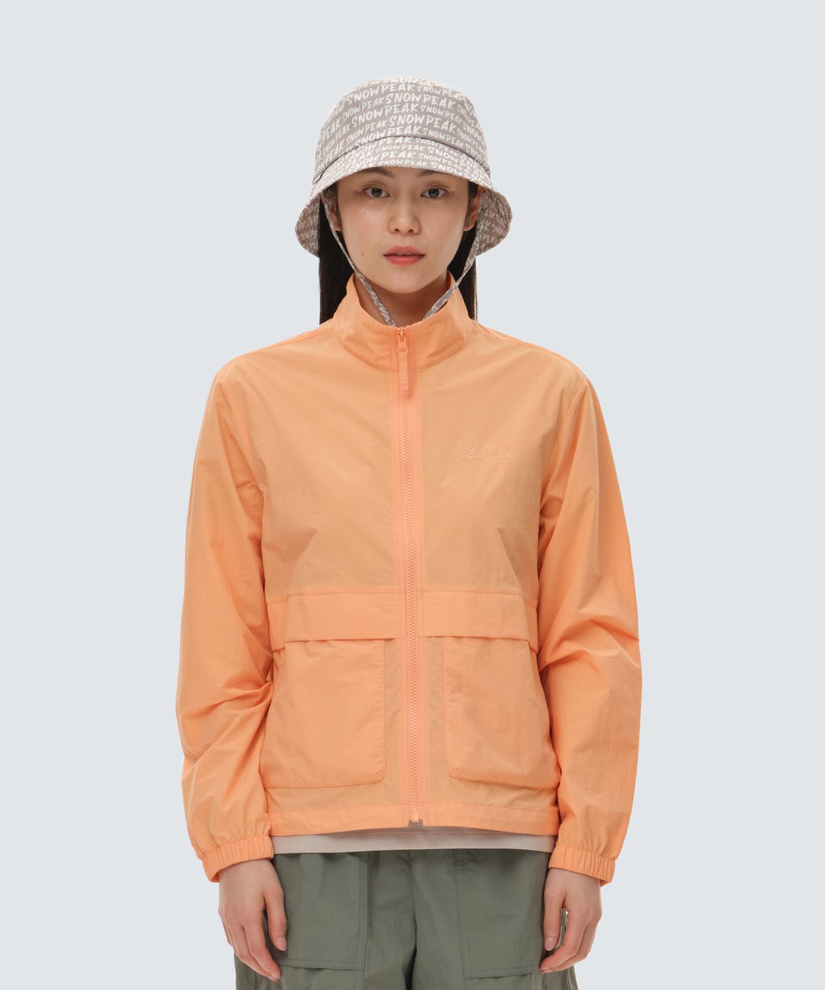 스노우피크 어패럴(SNOWPEAK APPAREL) 타슬란 여성 우븐 스탠드넥 바람막이 Light Orange (S24MWLWB51)