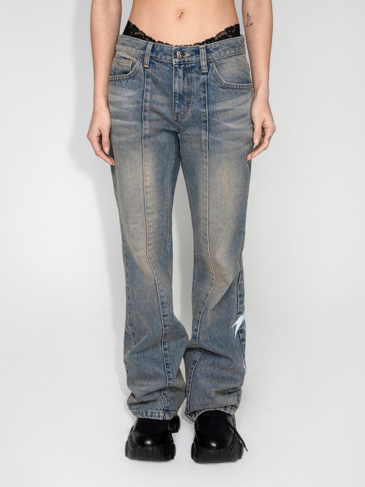 와이이이엘(YEEL) SIDE LOGO BOOTS CUT PANTS LIGHT BLUE