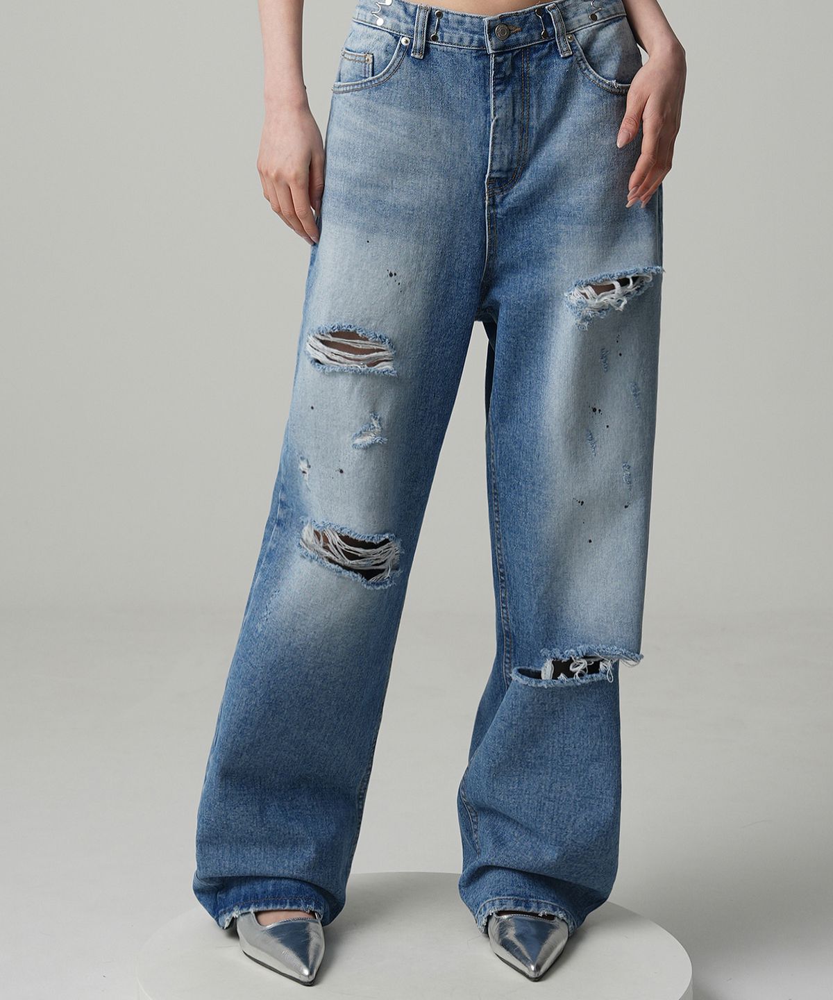 어반드레스(AVANDRESS) BUCKLE PAINTING DESTROYED DENIM PANTS BLUE