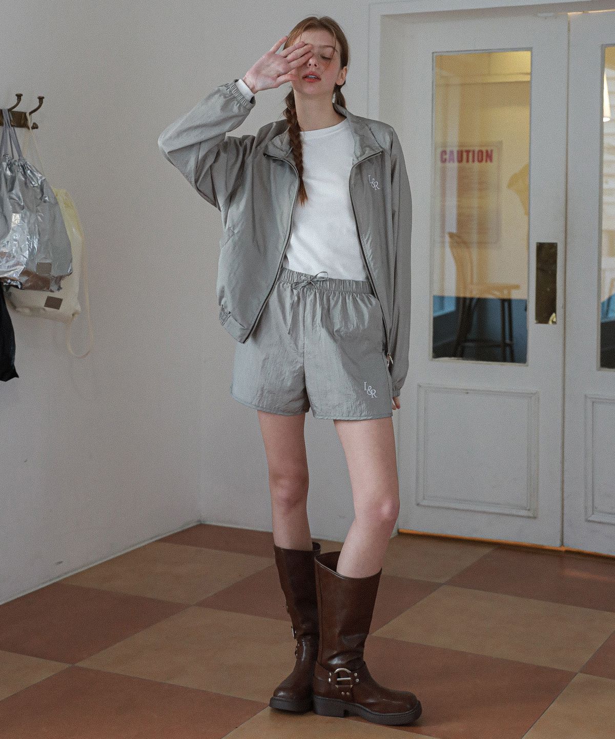 로시로우(LOSSYROW) L&R metallic nylon shorts Light Khaki