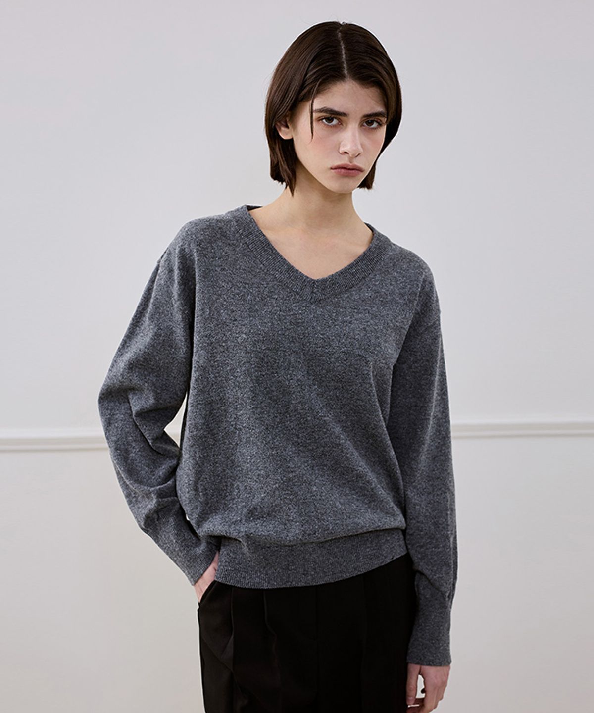 드헤베(DEHEVE) Wool Blended Vneck Knit [Charcoal]
