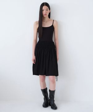 우먼즈 셔링 니 렝스 밴딩 스커트 [블랙]