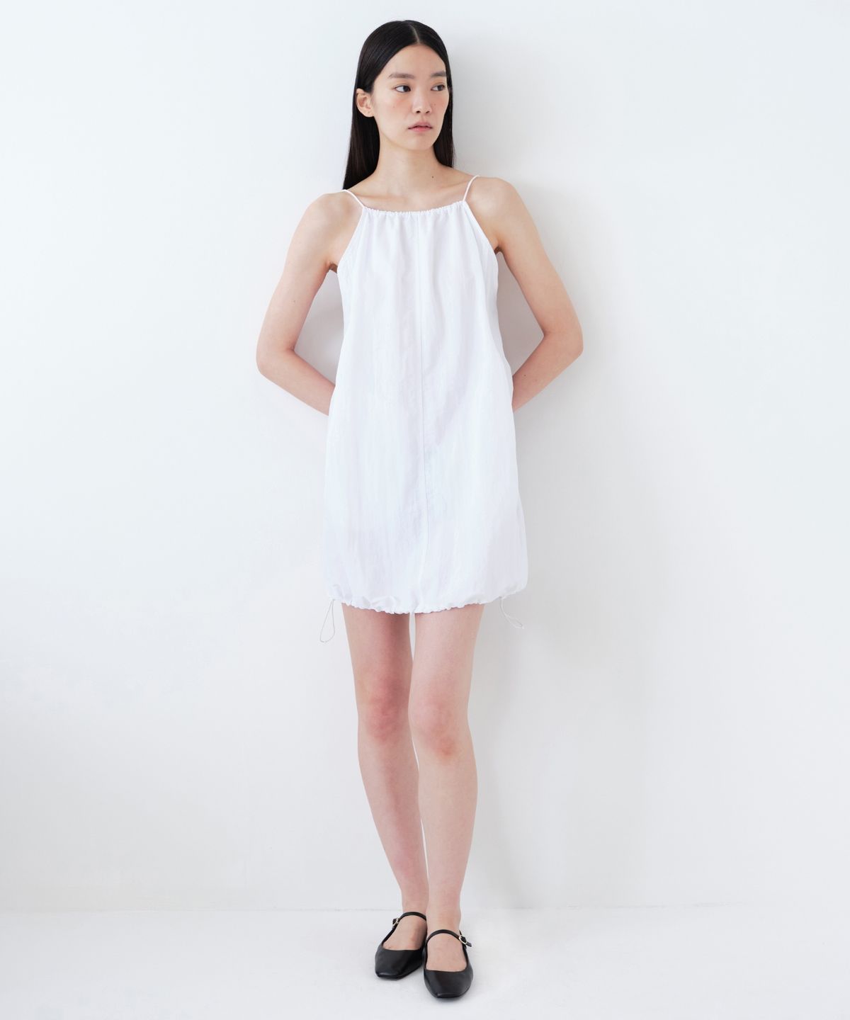 무신사 스탠다드 우먼(MUSINSA STANDARD WOMAN) 우먼즈 나일론 볼륨 미니 드레스 [화이트]