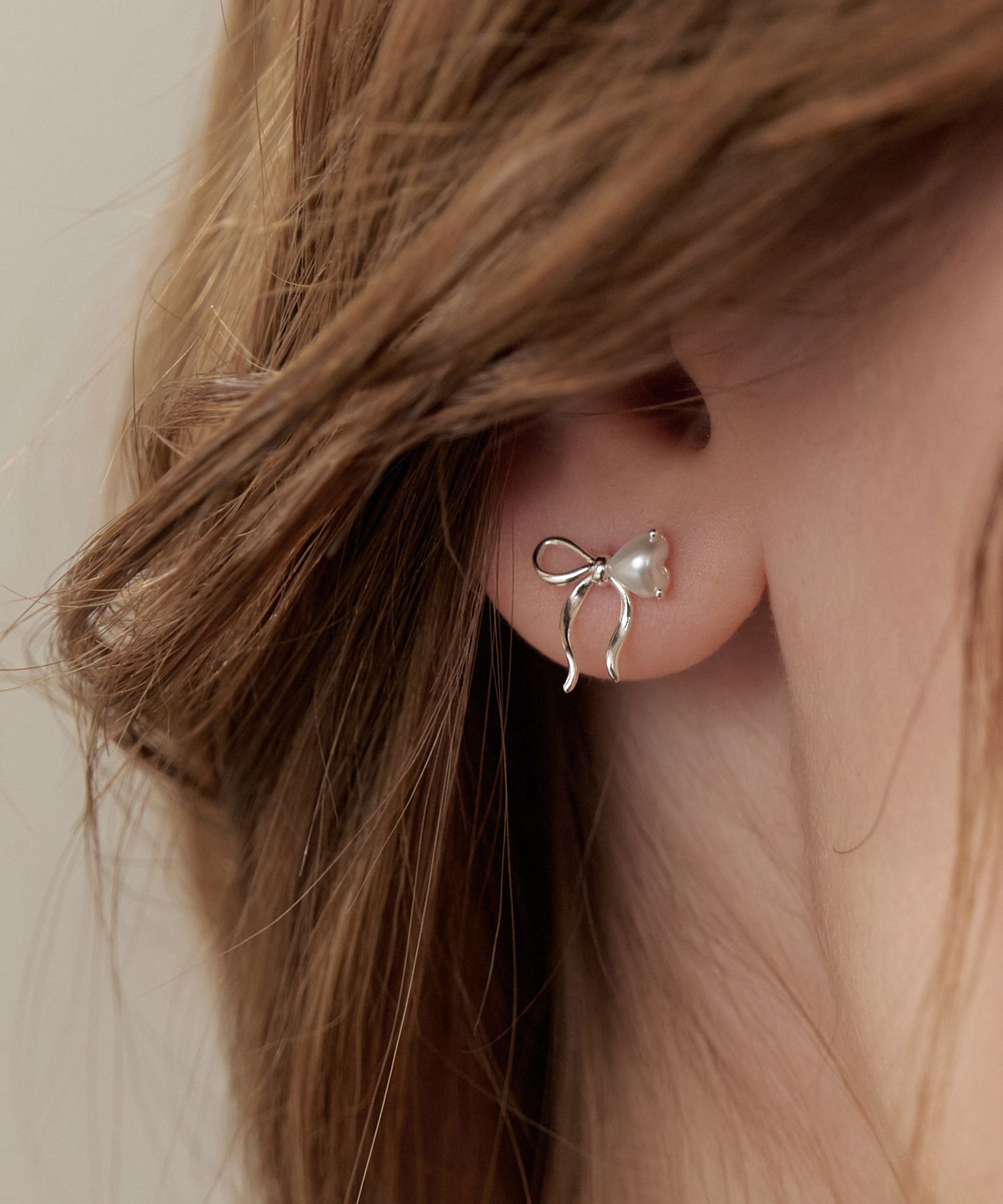 TATIANA☆[SILVER925] Heart Imprint Hook Earring MUSINSA | TATIANA (Silver 925) One Side Heart Ribbon Earring