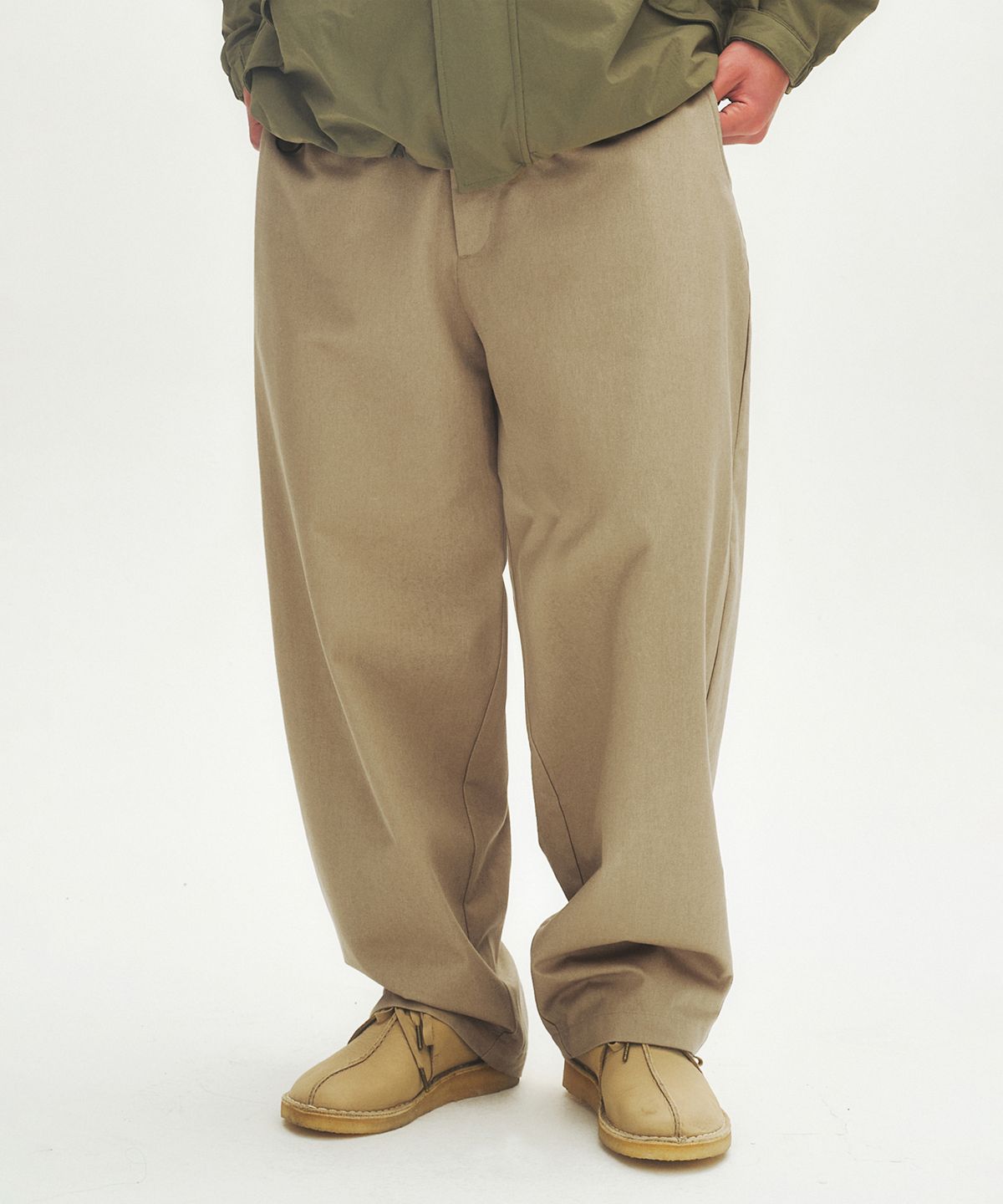 카네이테이(KANEITEI) WIDE CHINO TROUSERS (BEIGE)