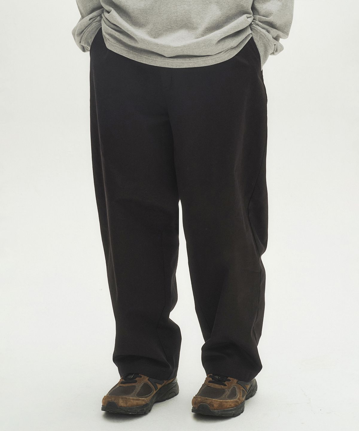 카네이테이(KANEITEI) WIDE CHINO TROUSERS (BLACK)