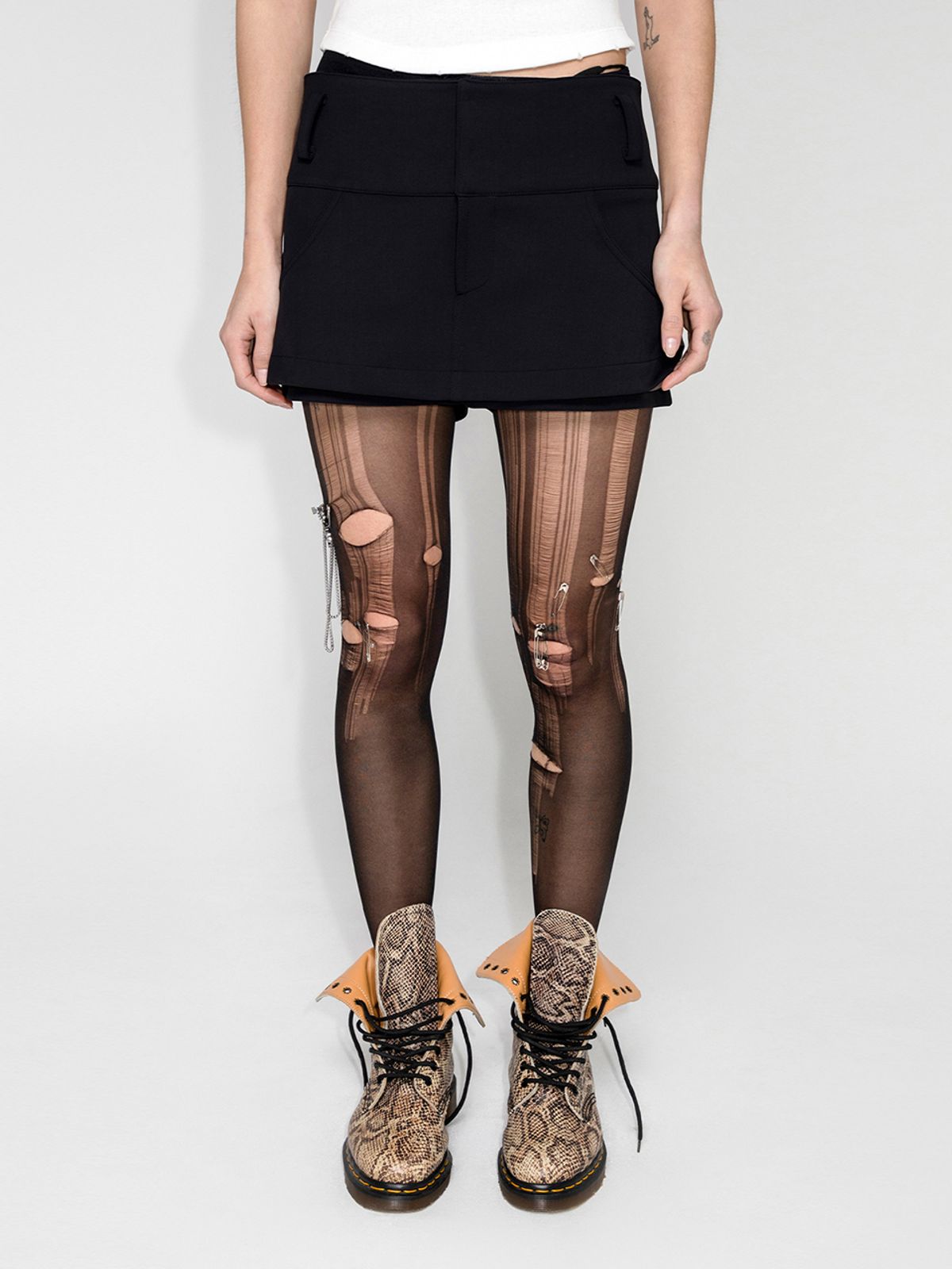 와이이이엘(YEEL) LOW-RISE SKIRT PANTS BLACK