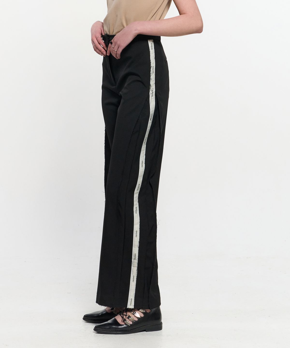 킴지수(KIMZISU) Pleated Logo-Tape Trousers  _ BLACK