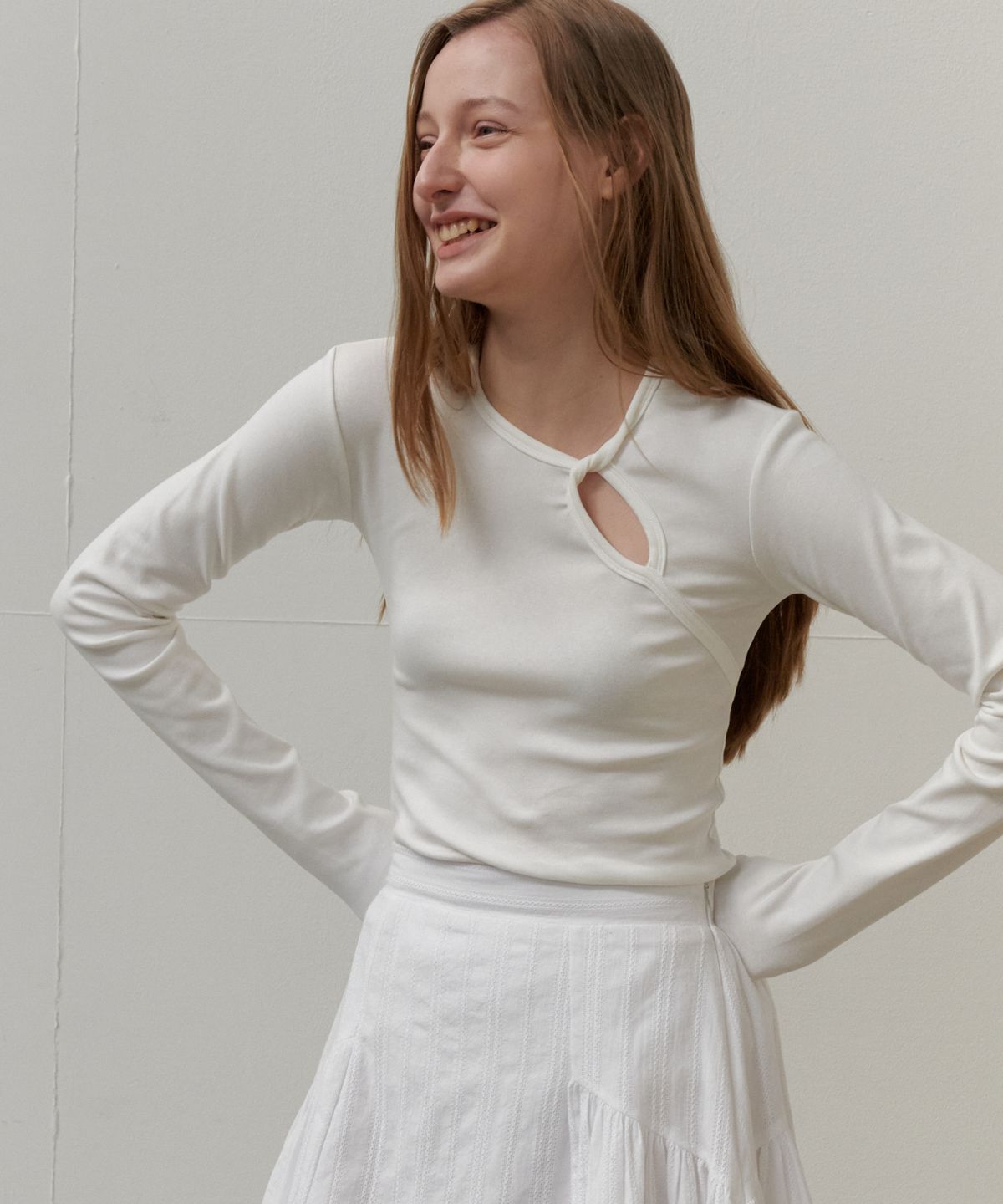 쏘이르(SO IR) TWIST T-SHIRT - WHITE