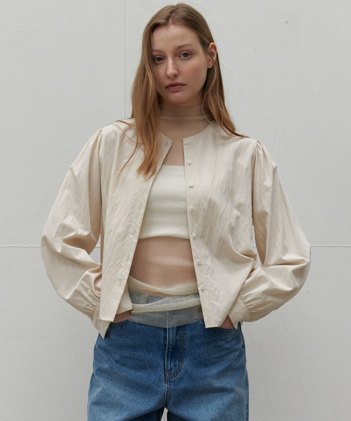 쏘이르(SO IR) ROUND SHIRRING BLOUSE - BEIGE