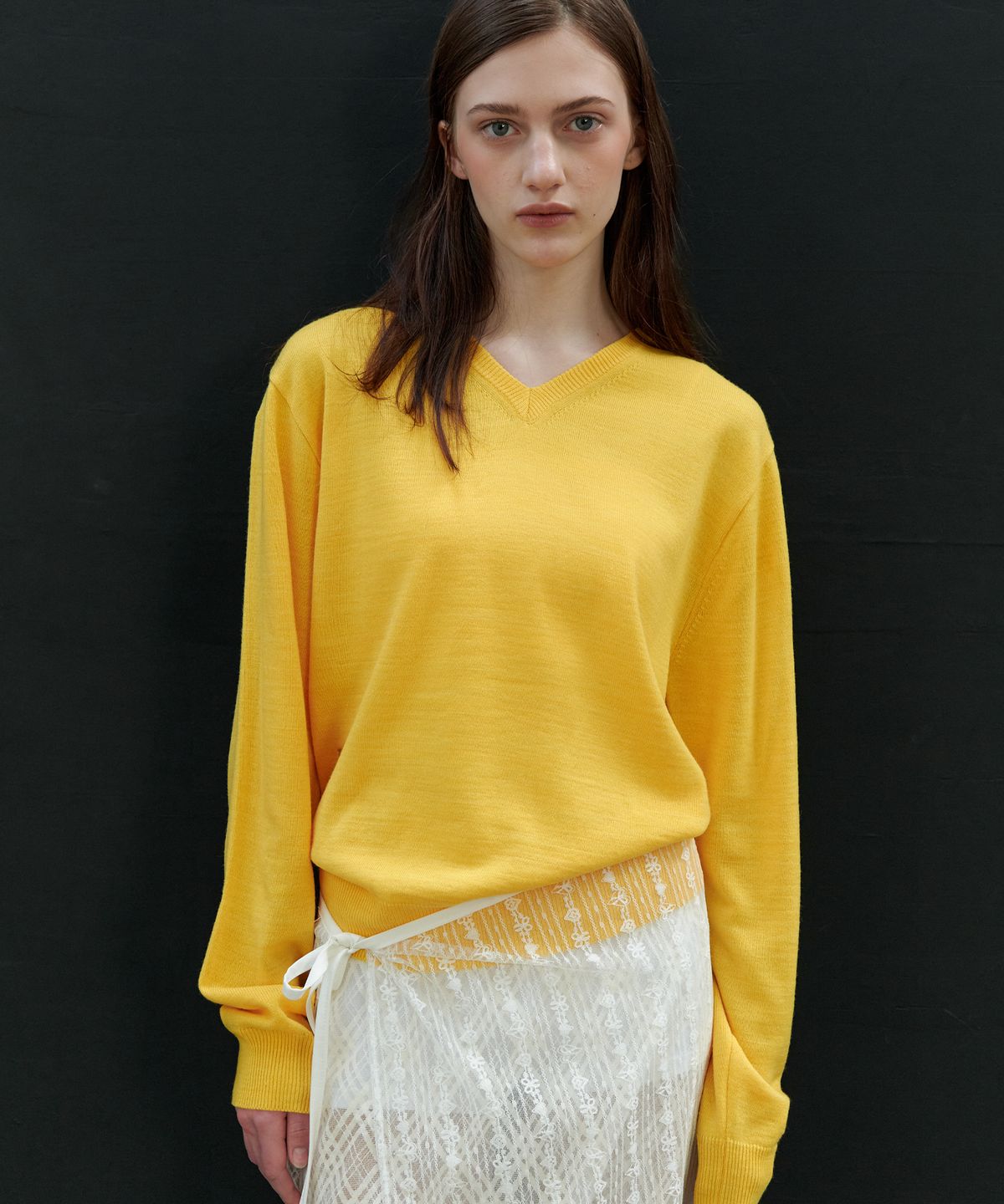 쏘이르(SO IR) V NECK BASIC KNIT - YELLOW