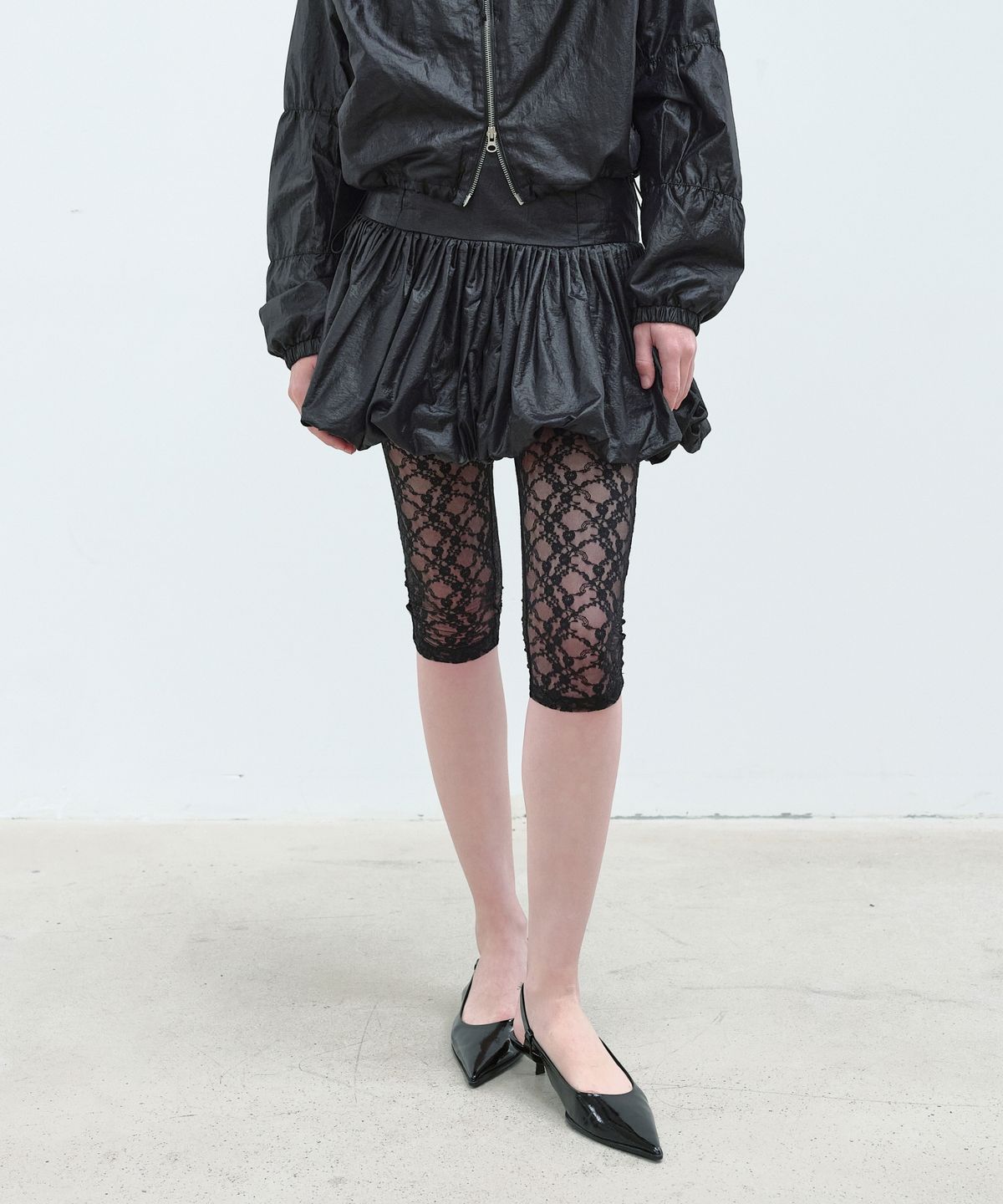 아옵트(AOPT) BALLOON MINI SKIRT - BLACK