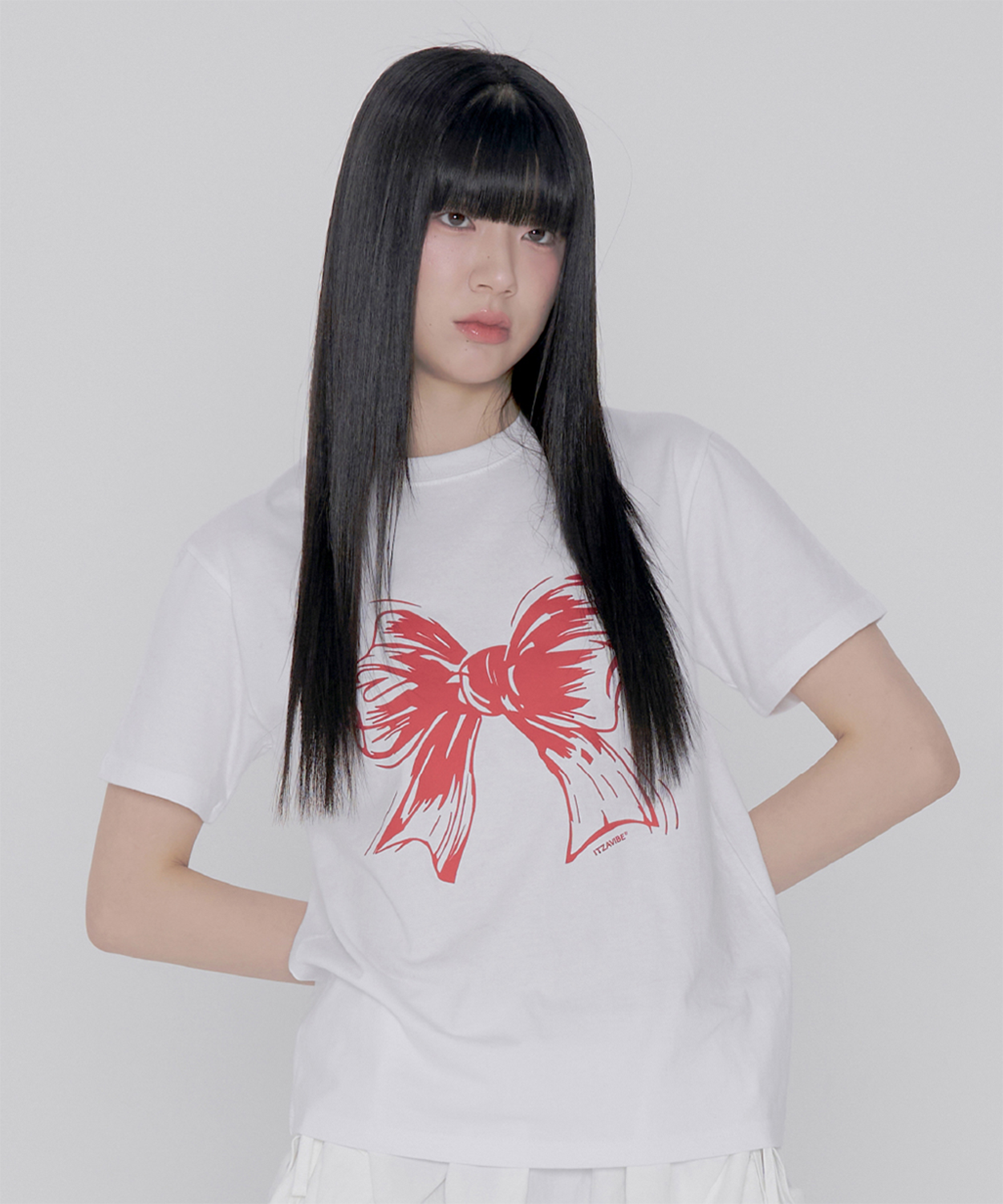 Tシャツ・カットソー ITZAVIBE RIBBON LOGO SLIM FIT T SHIRT_WHITE MUSINSA | ITZAVIBE RIBBON LOGO SLIM FIT T SHIRT - WHITE