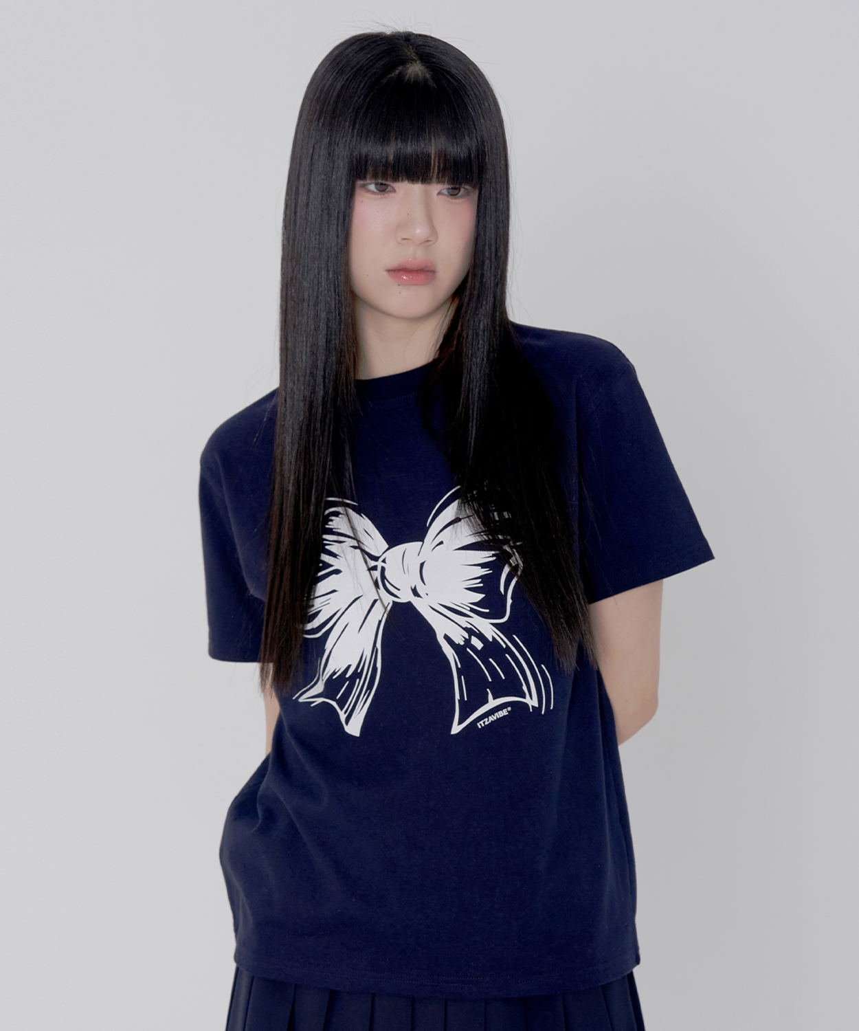 【ITZAVIBE】RIBBON LOGO SLIM FIT T SHIRT MUSINSA | ITZAVIBE RIBBON LOGO SLIM FIT T SHIRT - NAVY