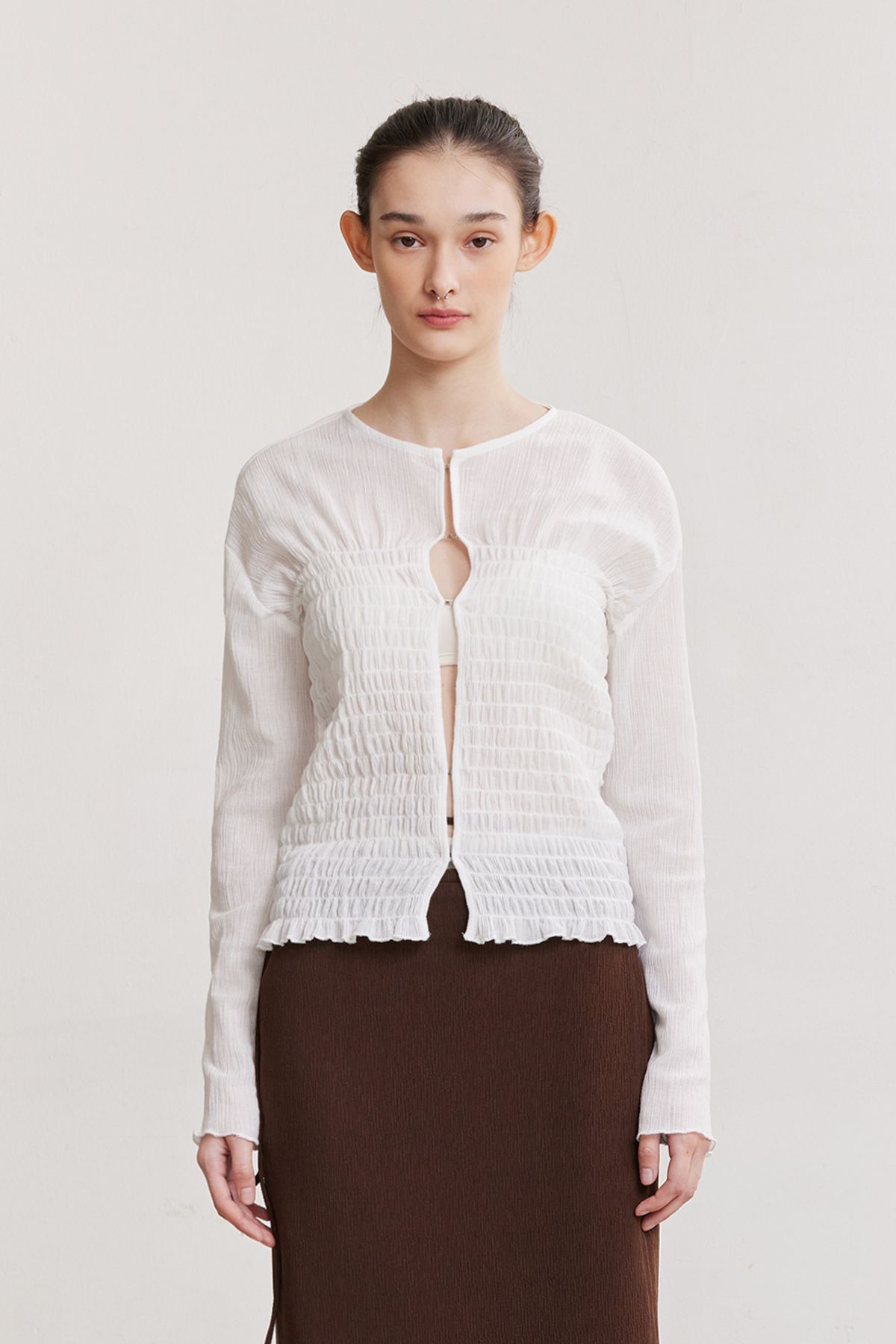 애프터아워즈(AFTERHOURS) SMOCKING HOOK BLOUSE (WHITE)