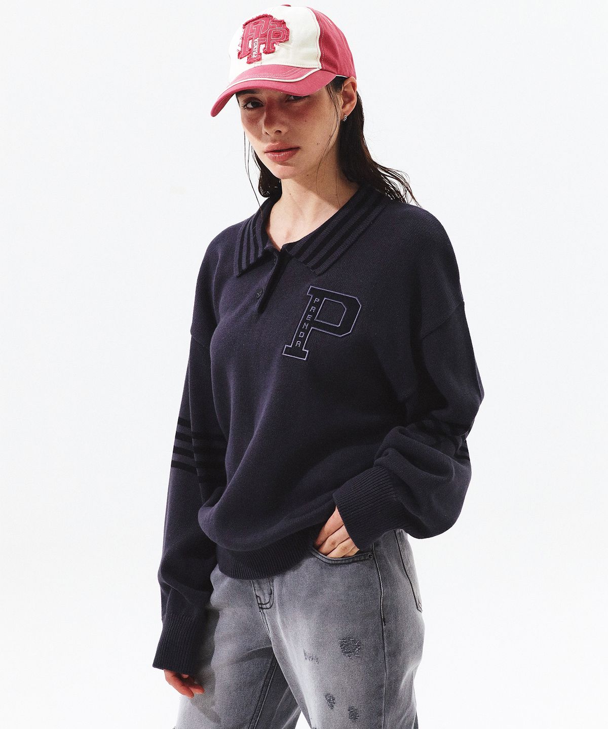 프렌다(PRENDA) P LOGO PATCH STRIPE LONG SLEEVE KNIT CHARCOAL