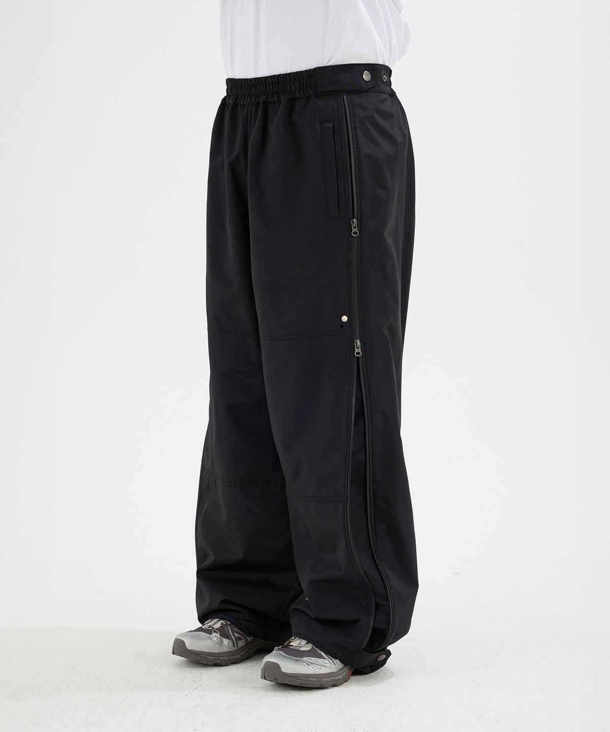 이에이(IEY) COVER ZIP-UP NYLON PANTS Black