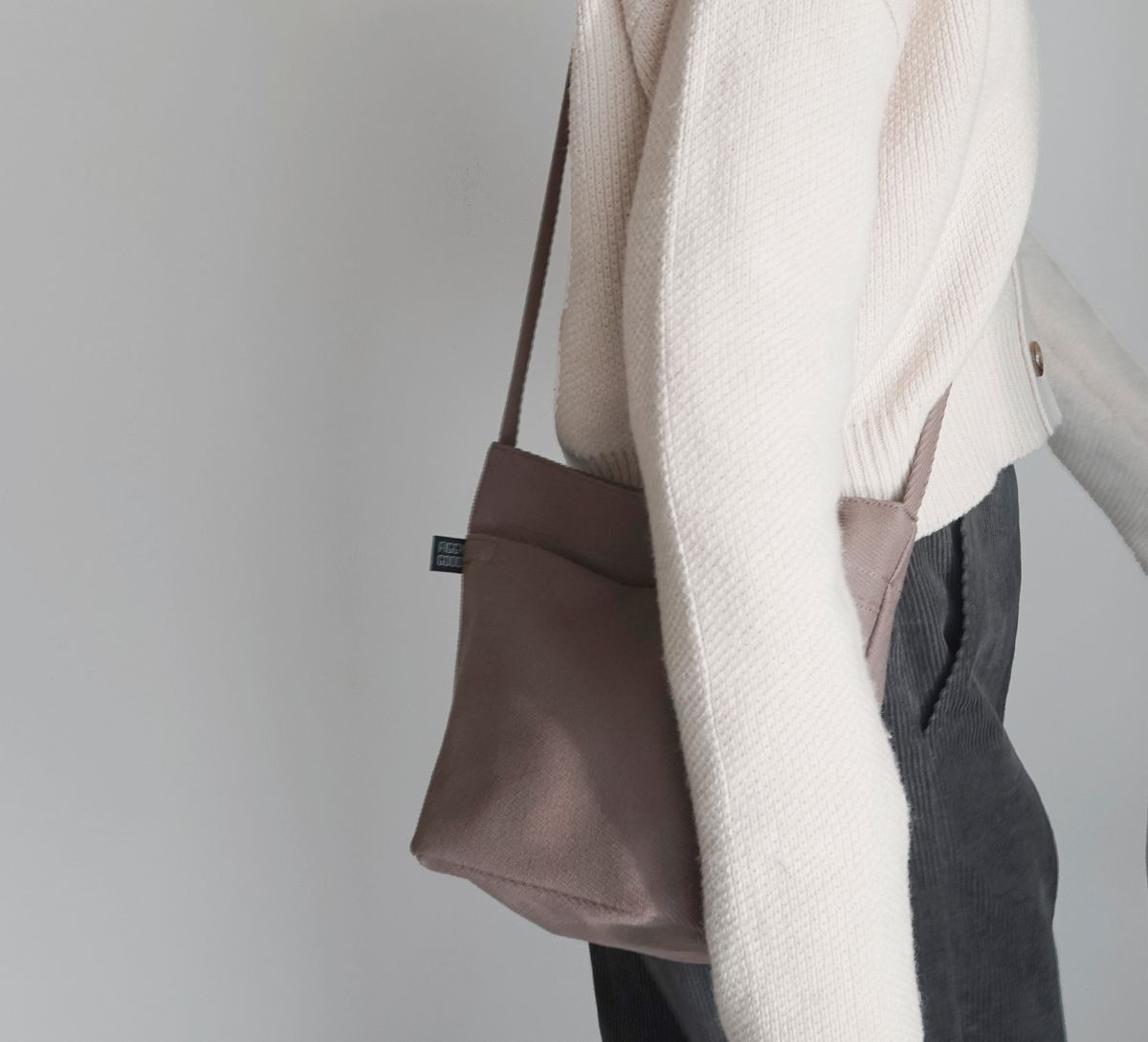피기굿즈(FIGGY GOODS) 트윌 미니 버킷백 (ash brown)