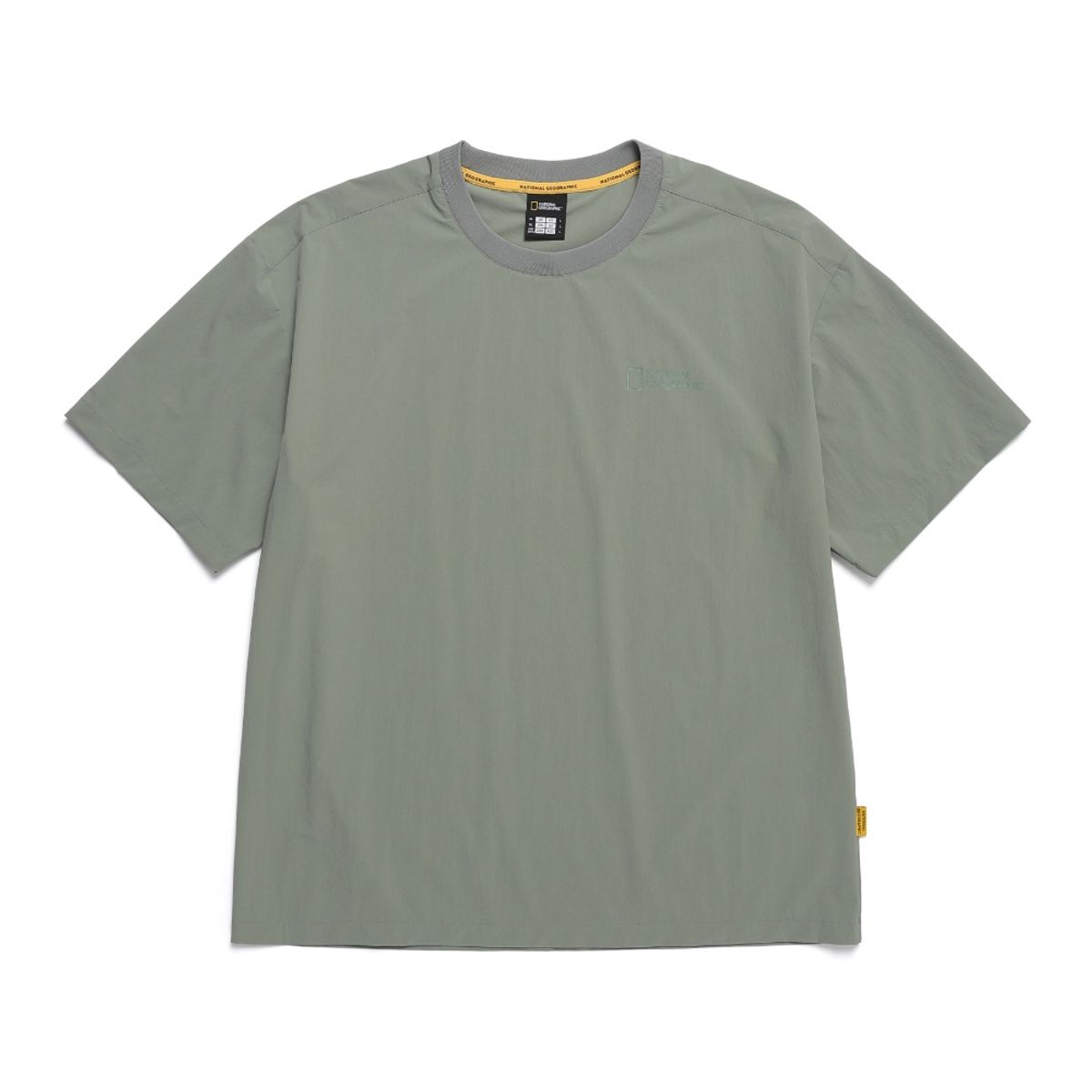내셔널지오그래픽(NATIONALGEOGRAPHIC) N242UTS962 아델리 경량 우븐 반팔 백그래픽 티셔츠 LICHEN KHAKI