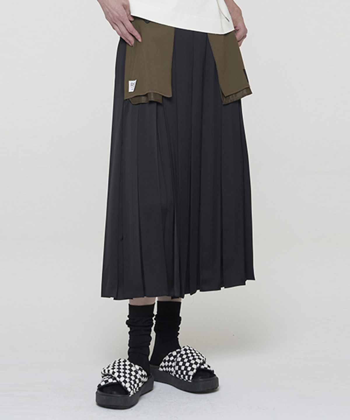 래코드(RECODE) Pocket patchwork pleats skirt_RQKAM24534BKX