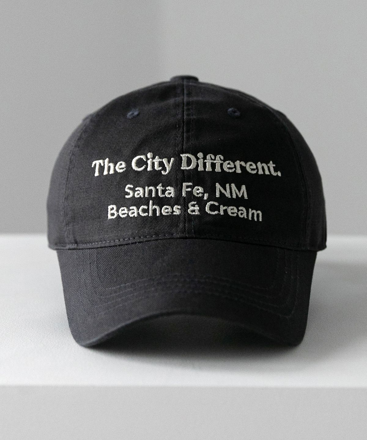 비치스앤크림(BEACHESANDCREAM) SANTA FE. NM BALL CAP-CHARCOAL