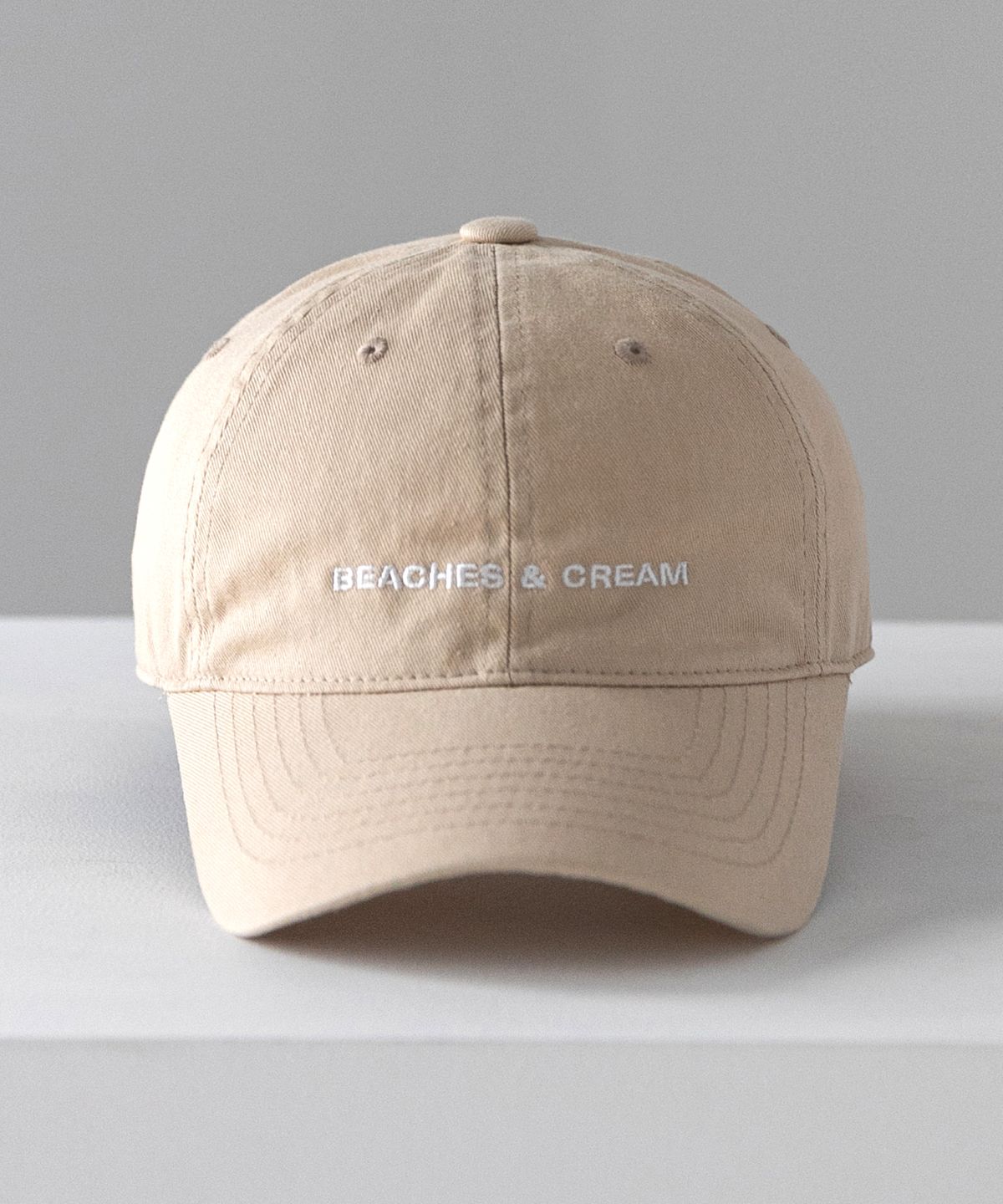 비치스앤크림(BEACHESANDCREAM) SMALL LOGO BALL CAP-BEIGE
