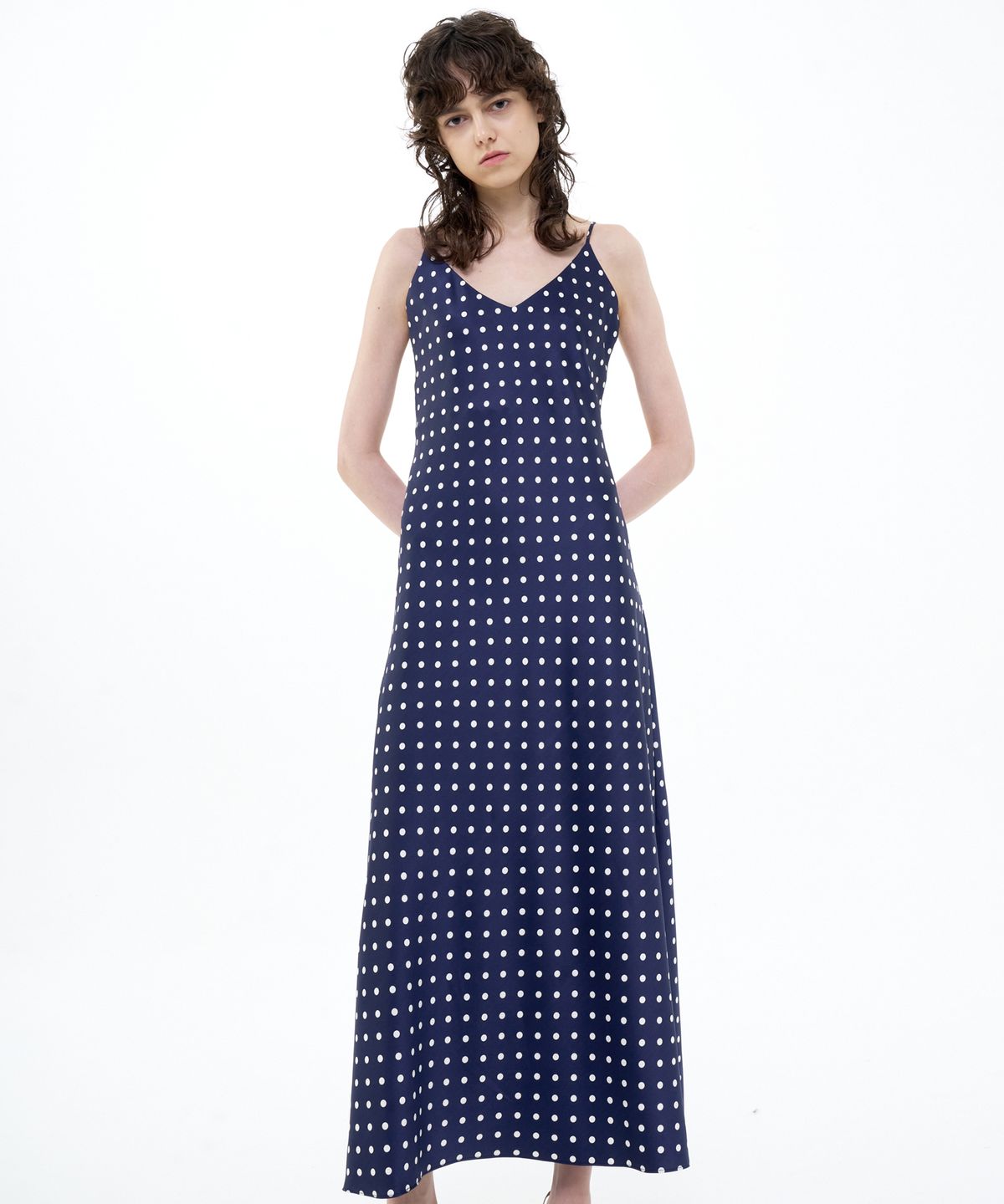 비콰이엇(B QUIET) MAXI SATIN SLIP DRESS DOT_NAVY IVORY