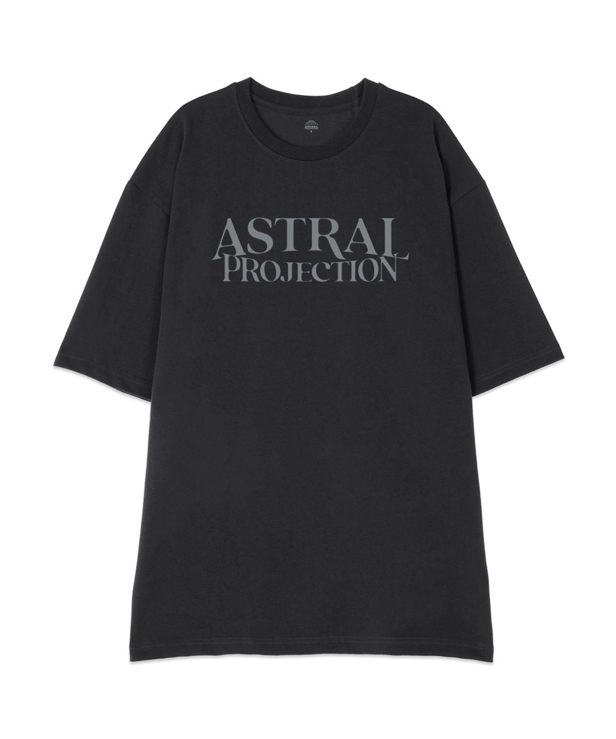 아스트랄 프로젝션(ASTRAL PROJECTION) [오버핏]베이직 레터링 13수 면 라운드 넥 반팔 티셔츠_차콜