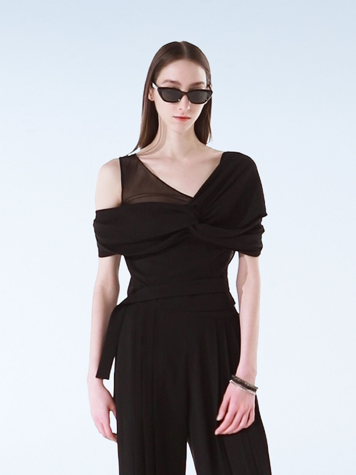 더발론(THE BALLON) DRAPED SHEER TOP - BLACK