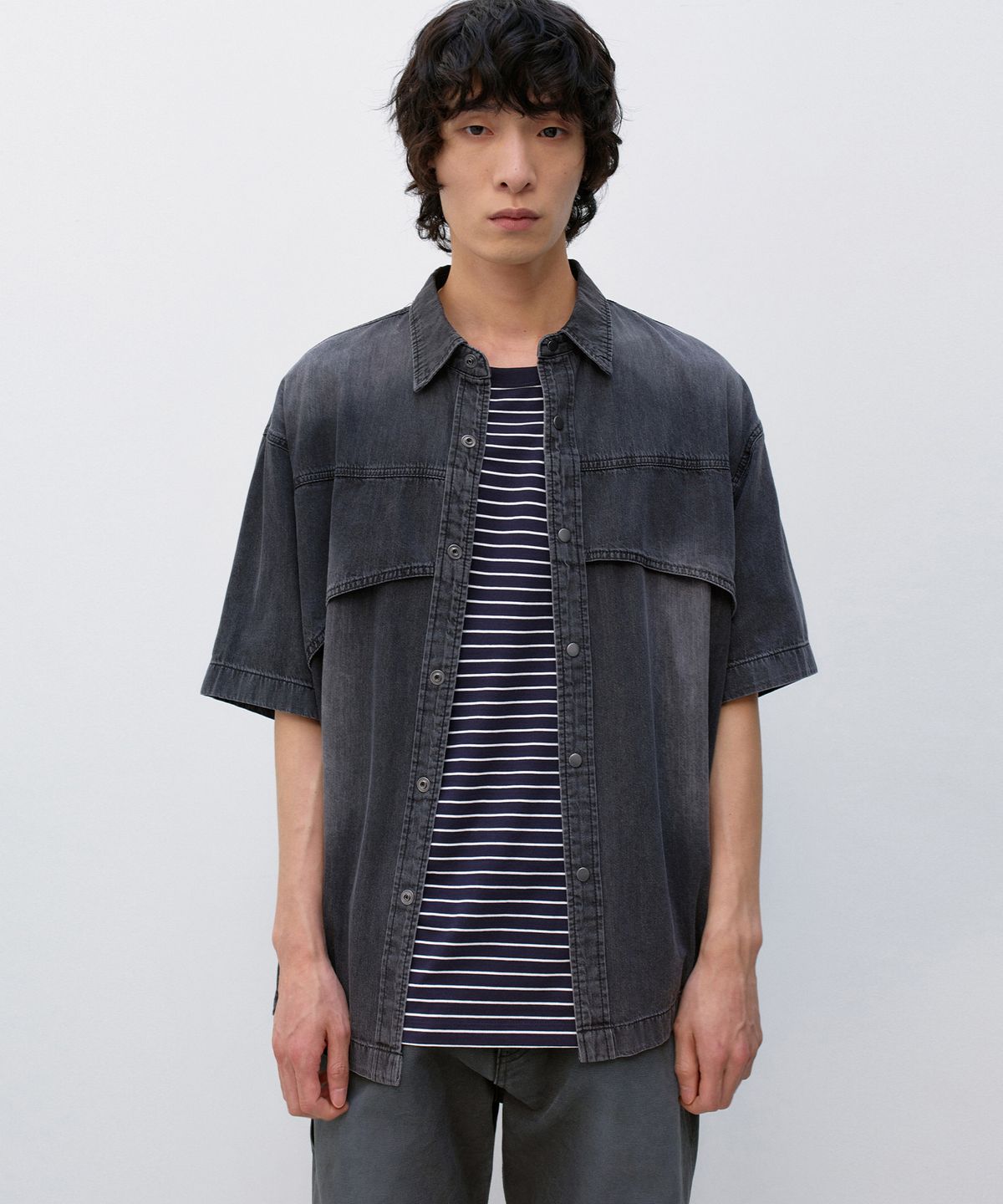 인사일런스(INSILENCE) 플래시 하프 데님 셔츠 WASHED BLACK