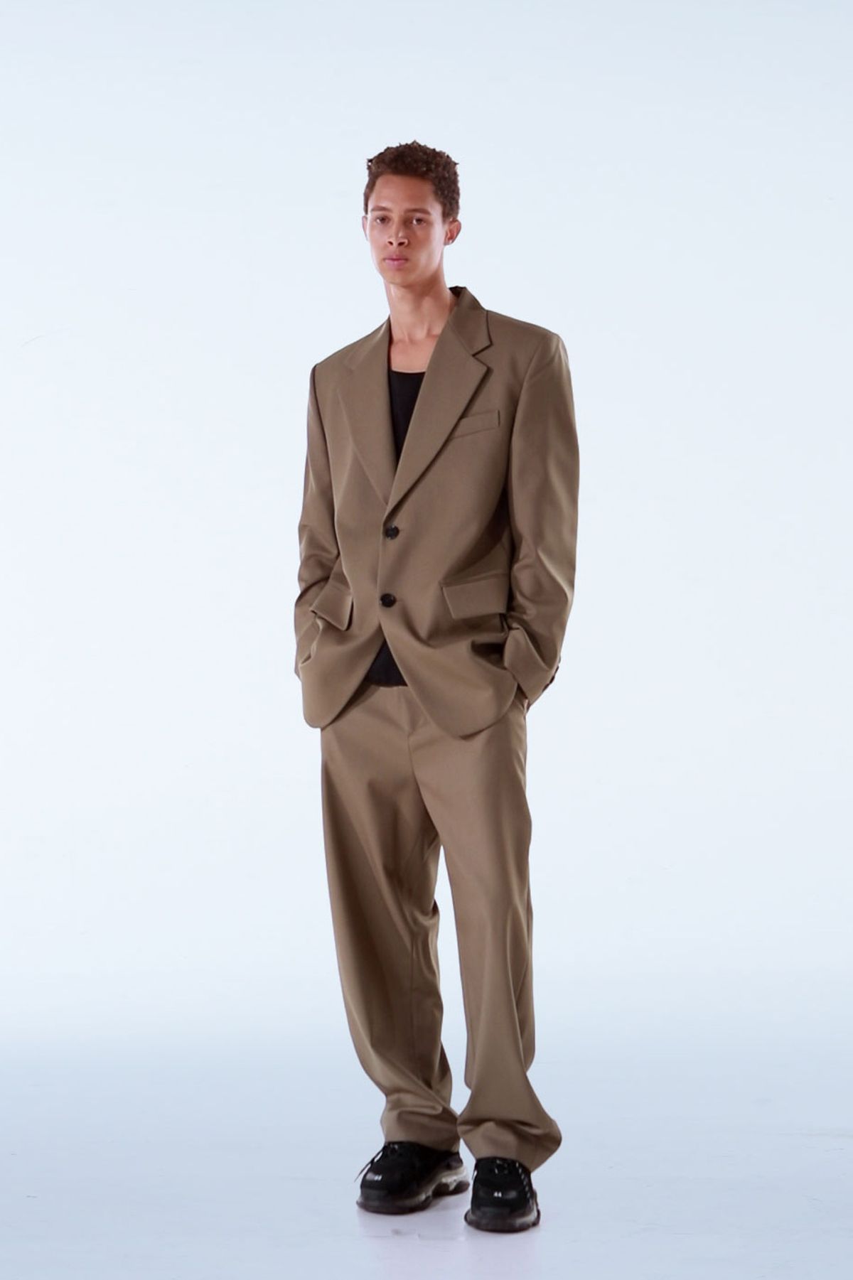 더발론(THE BALLON) BASE SUIT PANTS-KHAKI