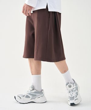 컴피 인버티드 플리츠 스웻 하프 팬츠 [BROWN]