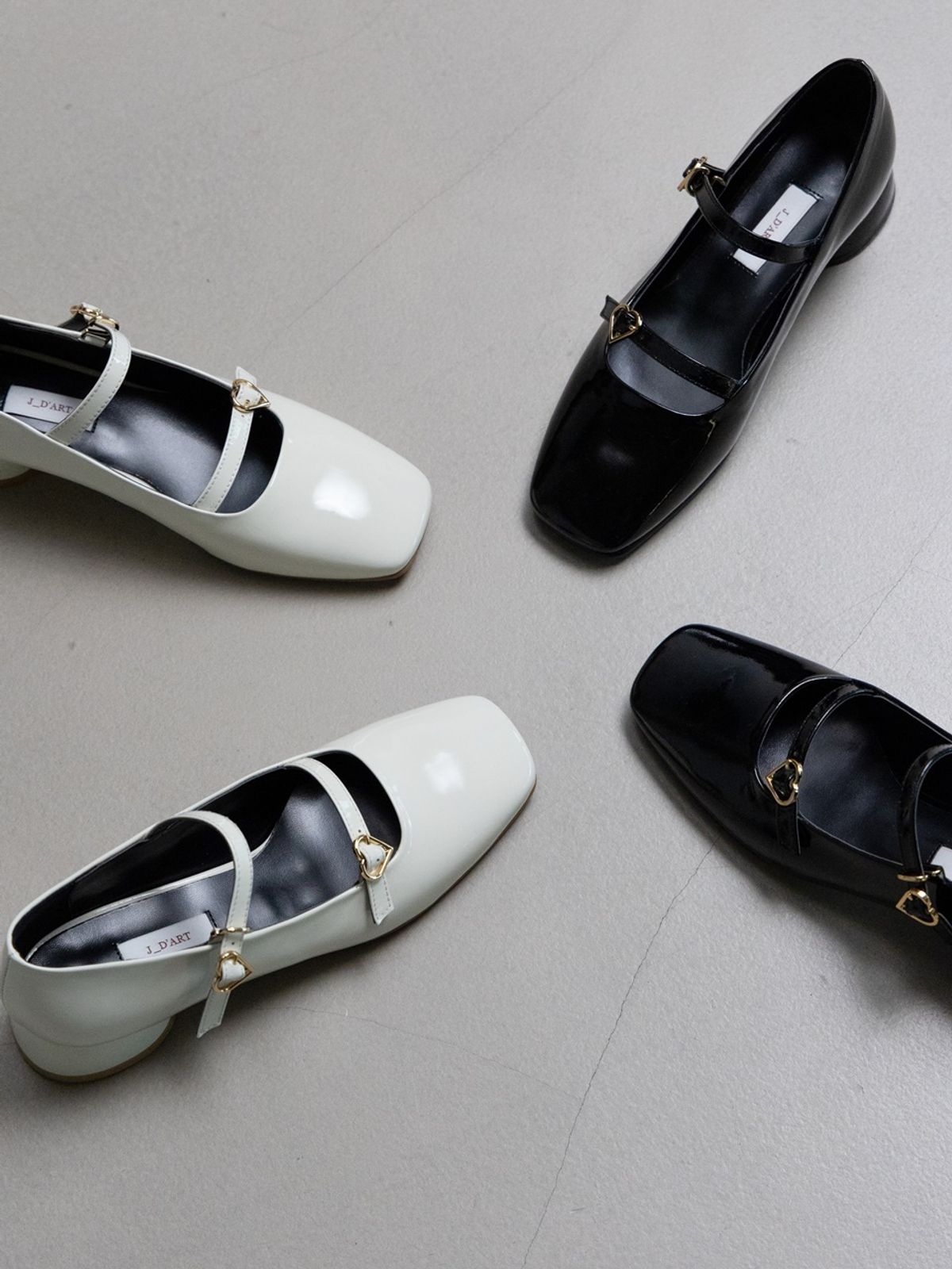 쥬다르(JEU DART) lovely two strap flat ivory