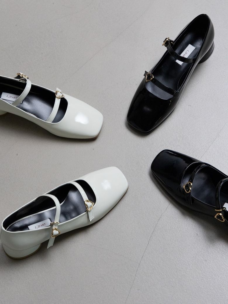 lovely two strap flat ivory