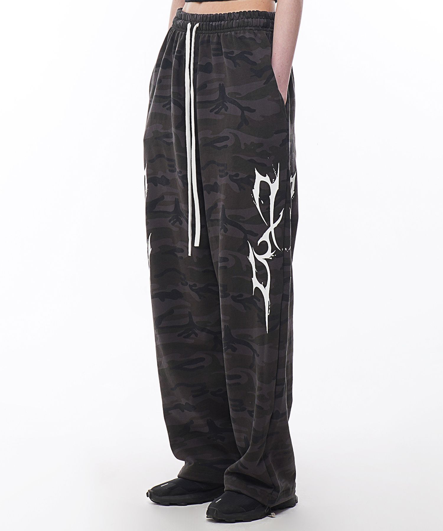 ★DXOH★Thunder Logo Camo Pants Black Camo★正規品/直送料込 MUSINSA公式 | D.XO.H Thunder Logo Camo Pants Black Camo
