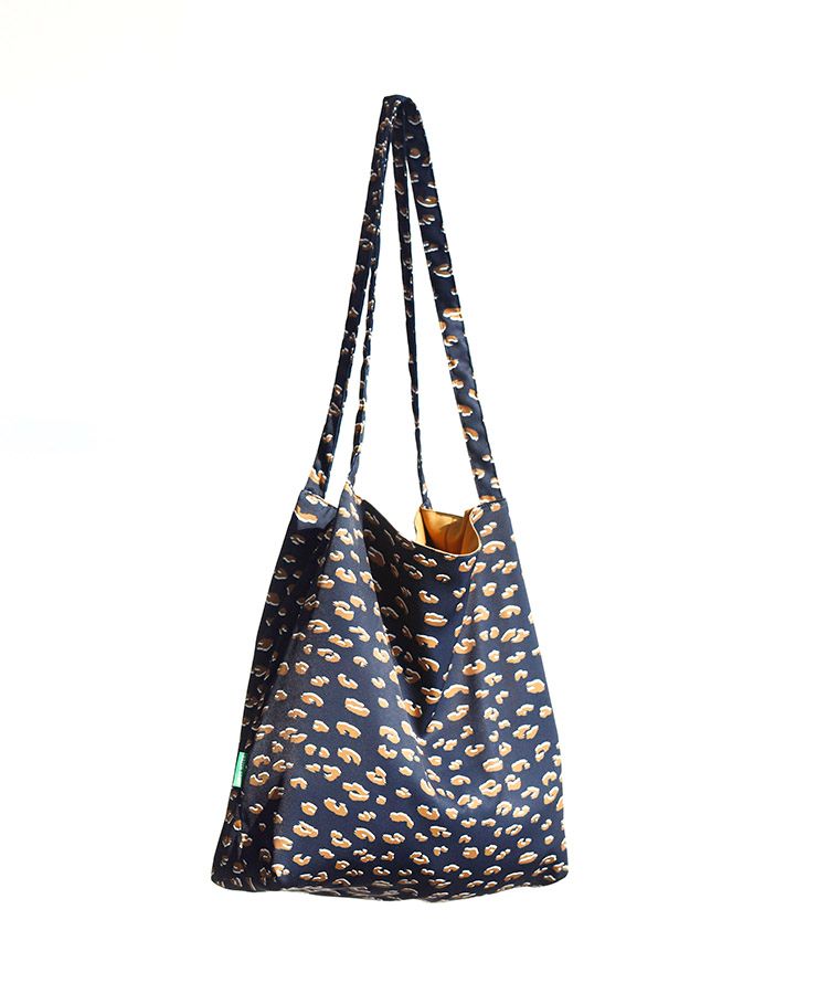 MUSINSA | GREEN STUFF boxy bag 53 - silky leopard navy