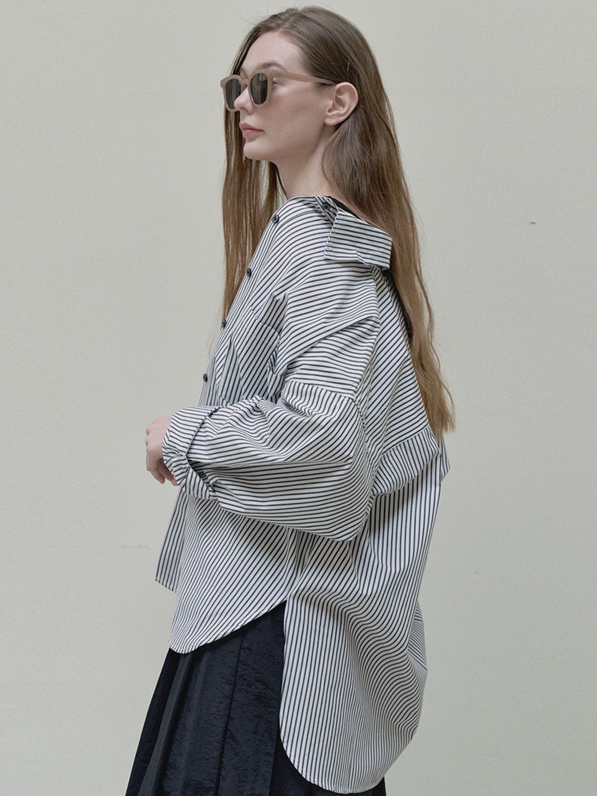 아방(AVANT-G) Unbalance Stripe overfit shirt - white