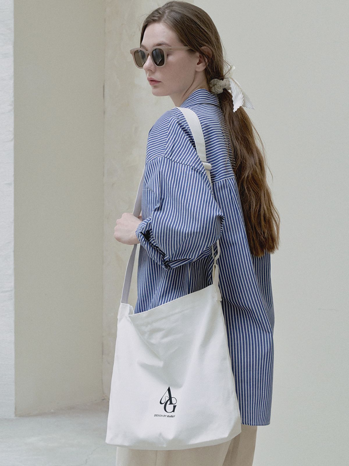 아방(AVANT-G) Unbalance Stripe overfit shirt - blue