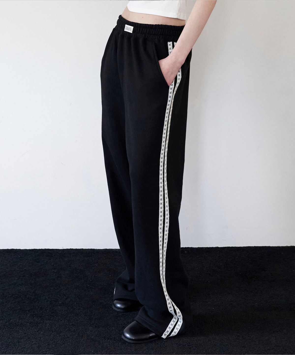 락케이크(ROCKCAKE) Lace Line 2way Jogger - Black