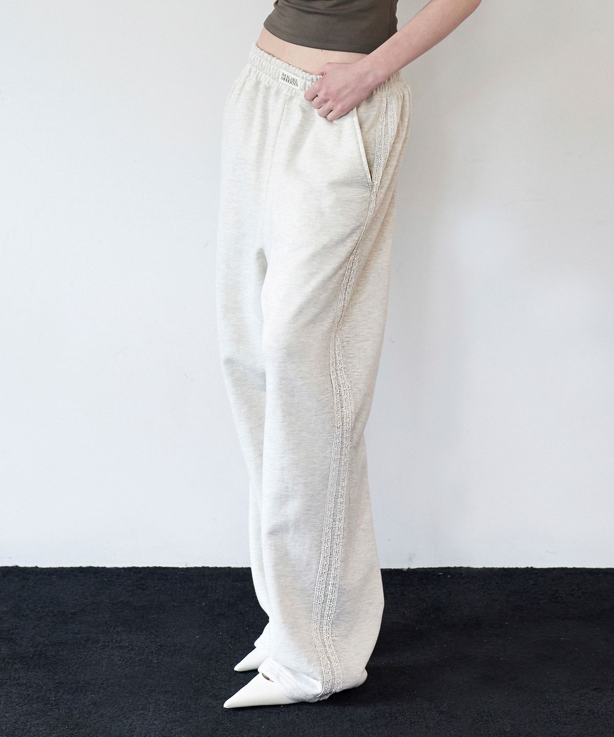 락케이크(ROCKCAKE) Lace Line 2way Jogger - Oatmeal