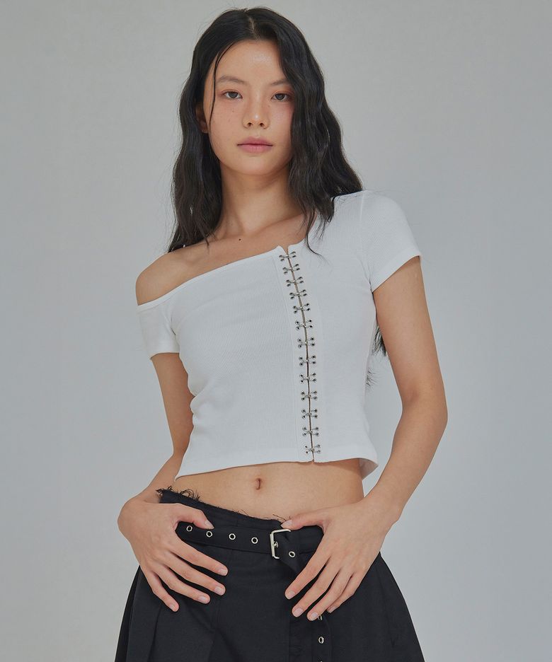 HOOK DETAIL ONE SHOULDER TOP_T416TP131