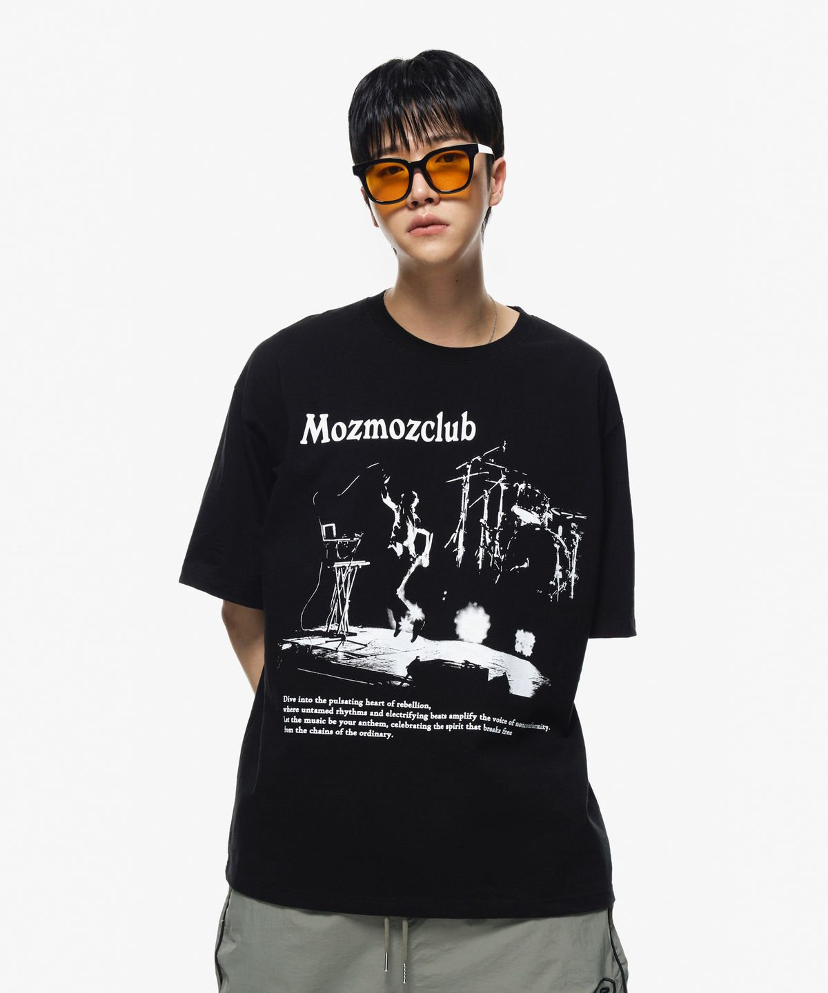 모즈모즈(MOZMOZ) 스테이지바이브 오버핏 반팔티셔츠 블랙