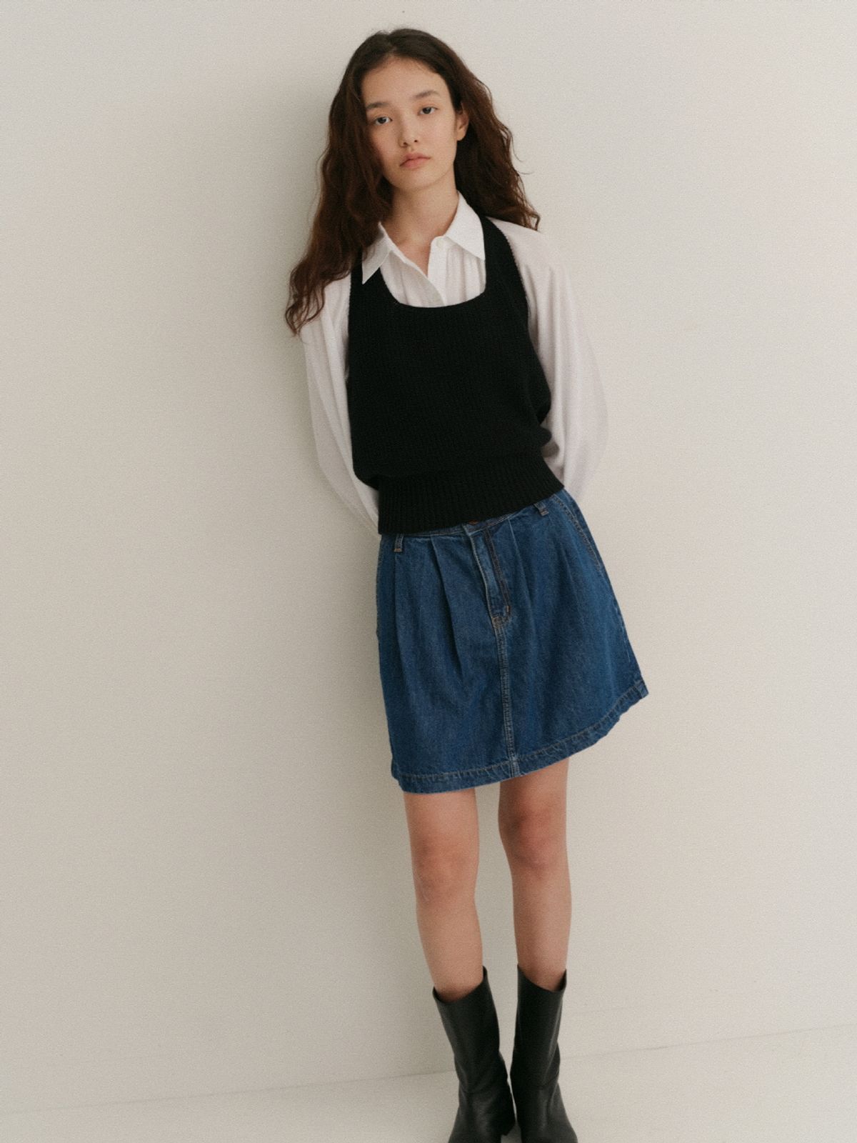 러브어스유(LOVEUSU) Kale Pintuck Denim Skirt
