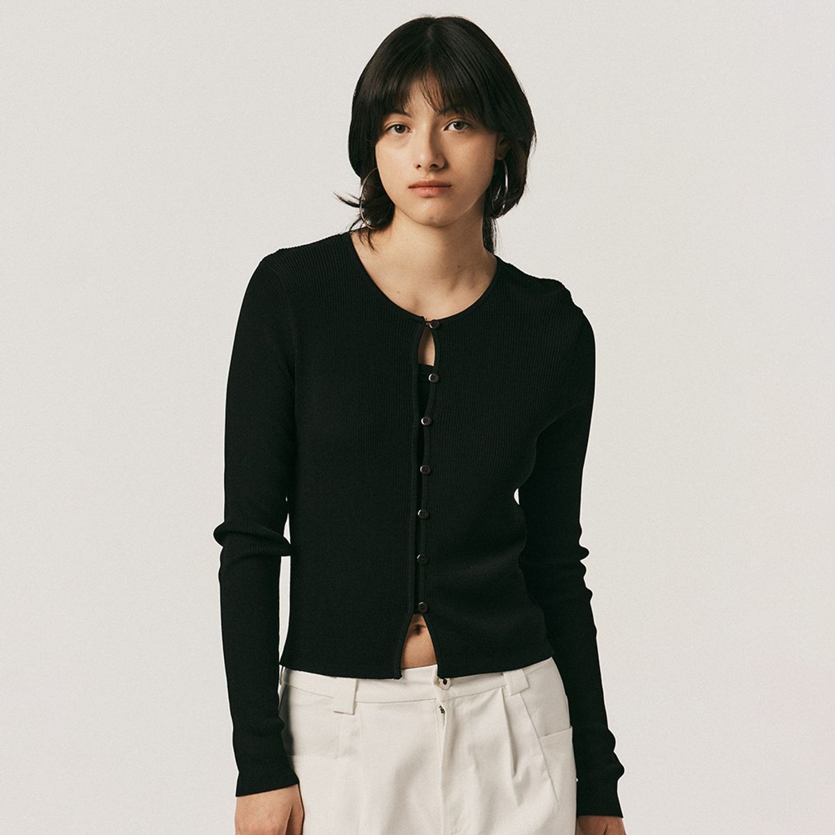 에이앤레이(AEIREI) AR_Slim round neck cardigan_3color