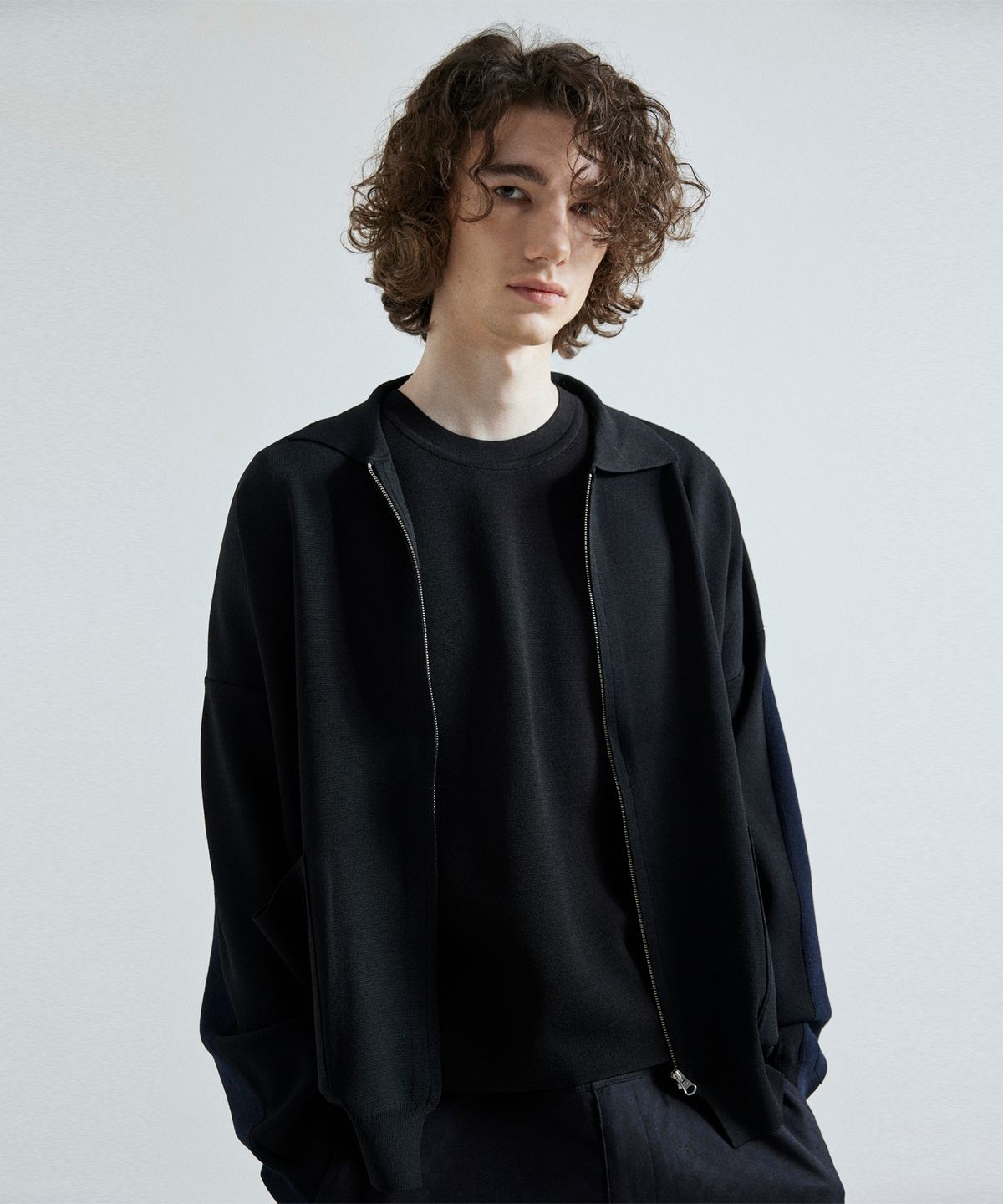 왓에버위원트(WHATEVERWEWANT) R/N ZIP-UP KNIT [BLACK X NAVY]