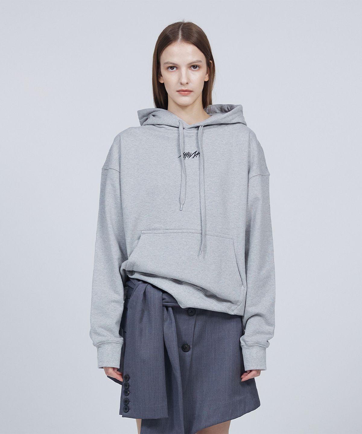므아므(MMAM) [ESSENTIAL] Signature logo hoodie